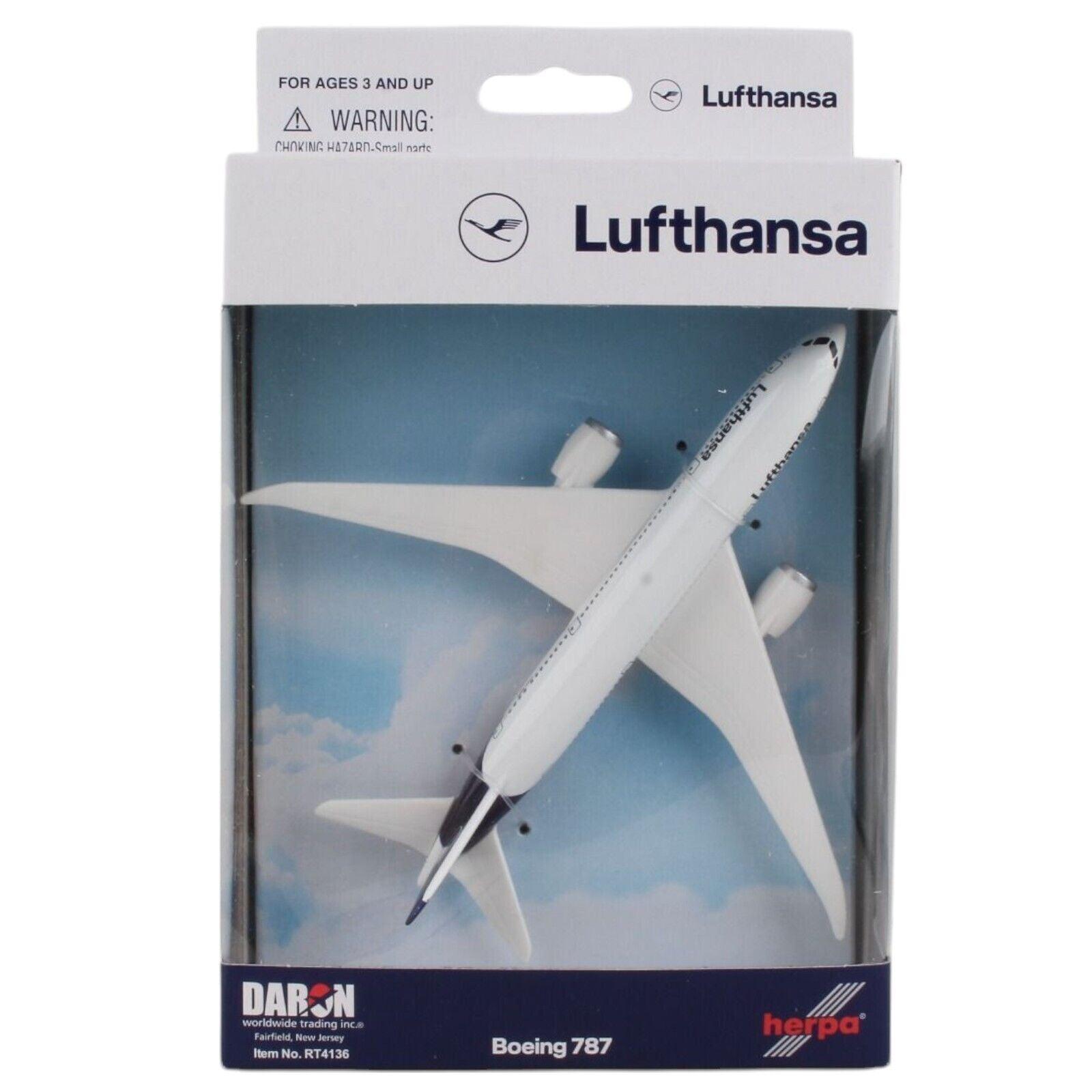 Daron Planes Boeing 787 Airplane | Lufthansa