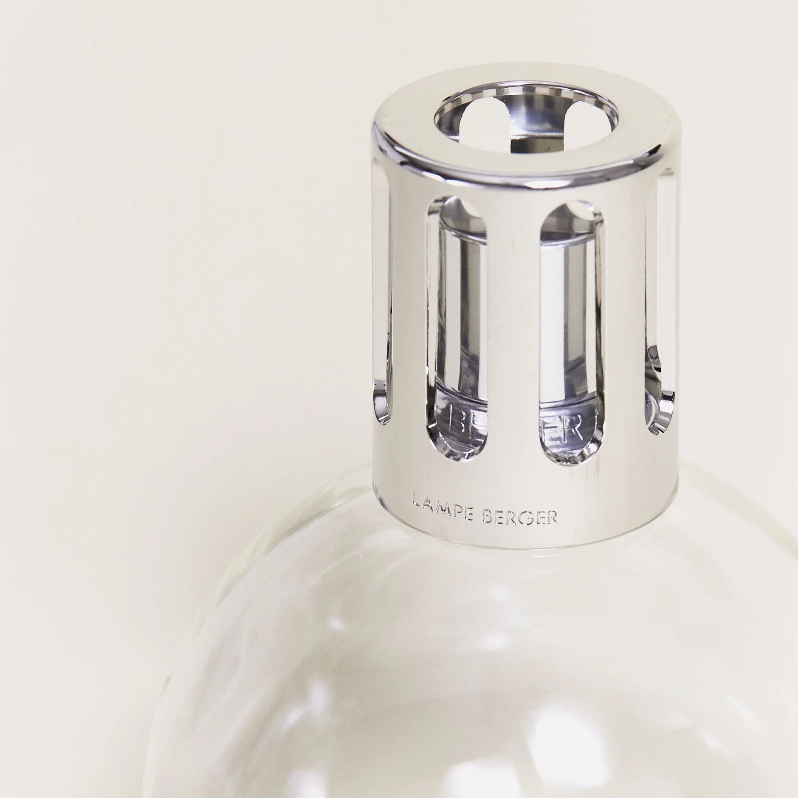 Maison Berger | Lampe Berger Essential Round Lamp Gift Set with Ocean Breeze and Air Pur So Neutral