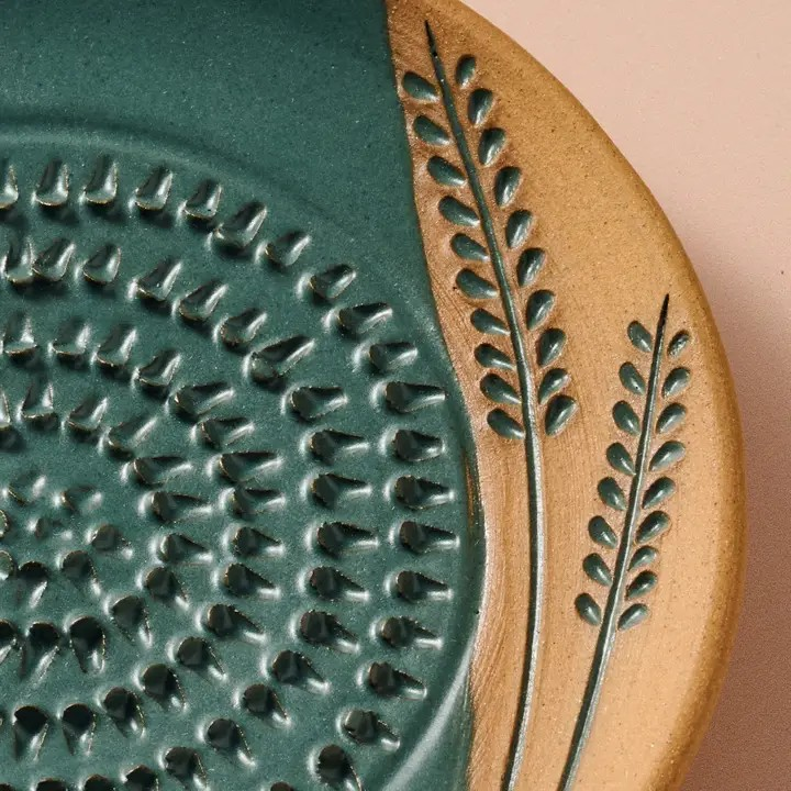 Stoneware Garlic Grate Plate